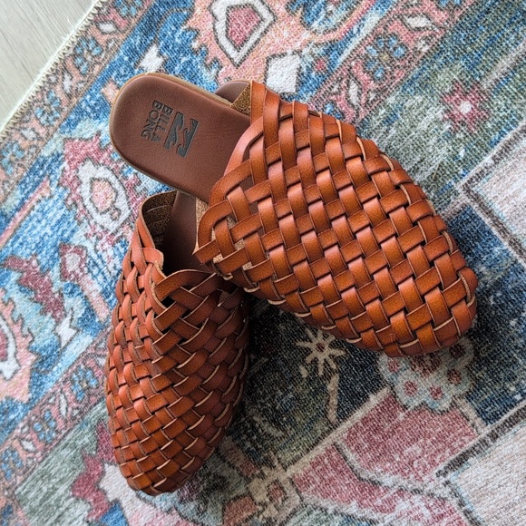 Billabong Tan Leather Sandals, Womens Size 9, Woven Mules Flats - Picture 6 of 6
